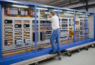 [image56400NLnoLinknvtBosma & Bronkhorst, panelenbouw besturingspanelen