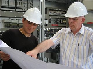 Bosma&Bronkhorst, elektrotechniek,aandrijfsystemen, technische automatisering, panelenbouw, service en onderhoud, plaatwerk; elektrotechnische installatie in industrie 01